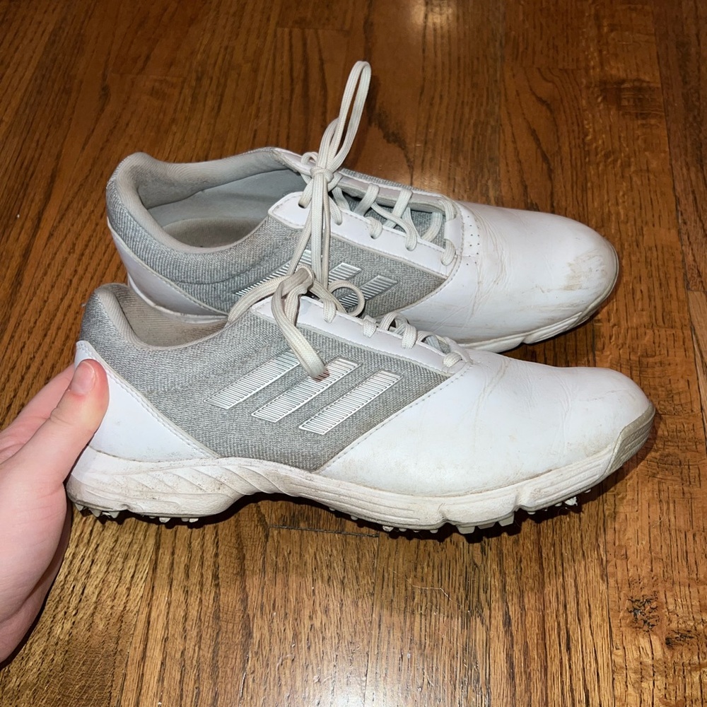 Addis’s golf shoes